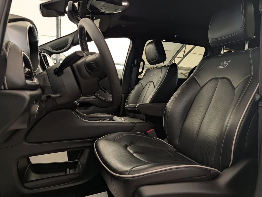 Used 2025 Grey Chrysler Limited - - FWD - Nappa Leather - Full Sunroof - Blind Spot & More! image 15