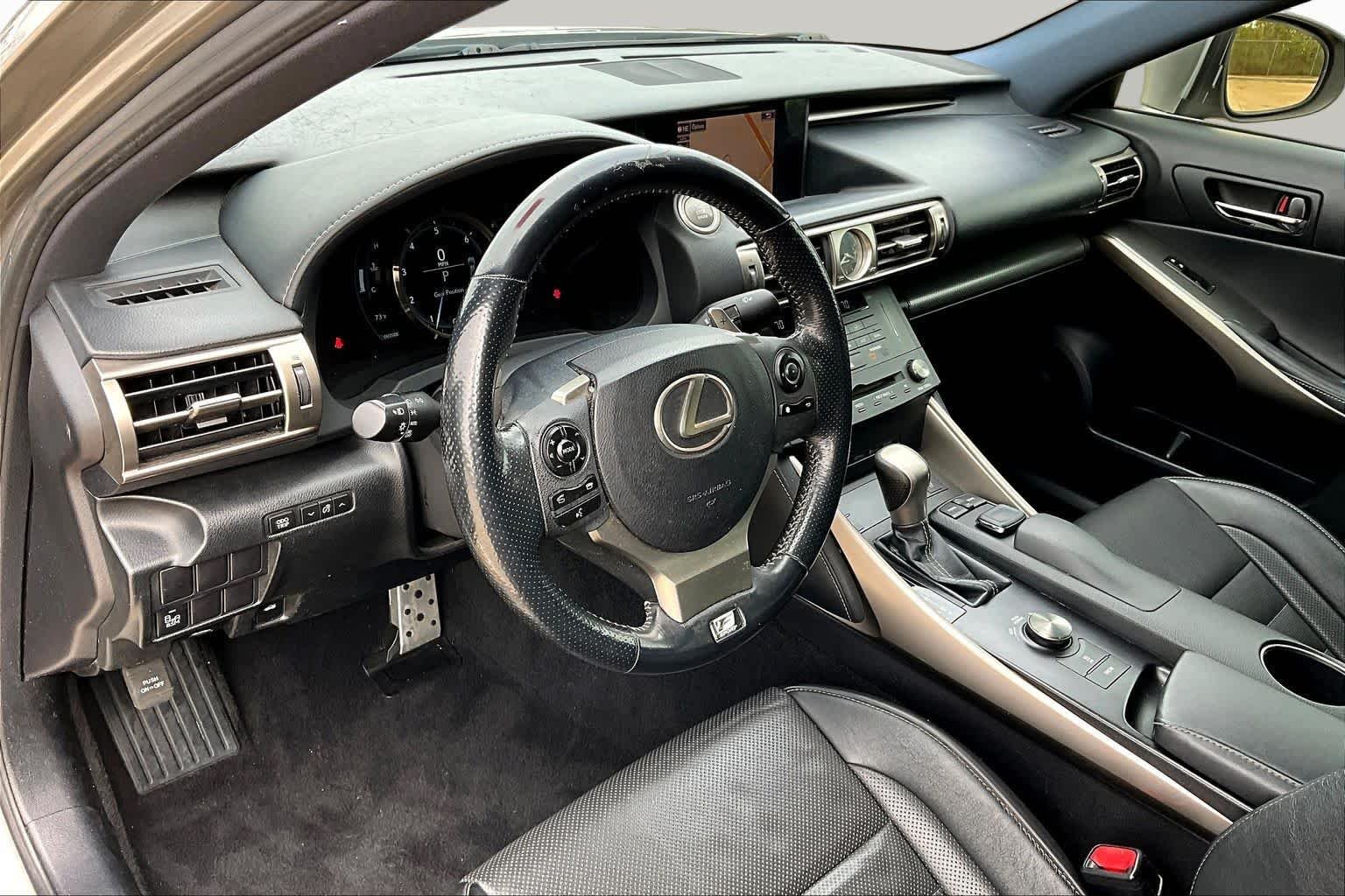 Used 2015 Atomic Silver Lexus  image 17
