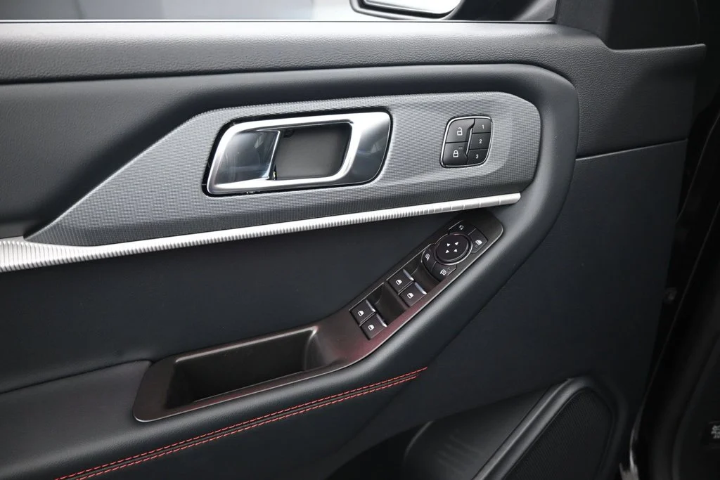 New 2026 Agate Black Metallic Ford ST image 10