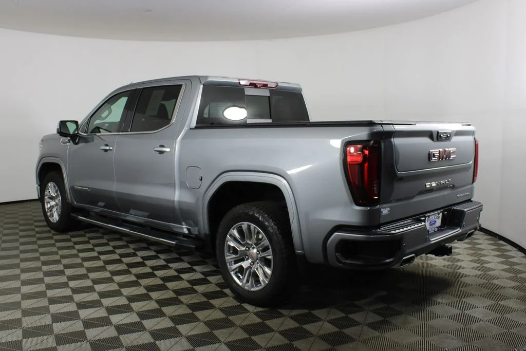 Used 2024 Silver GMC Denali image 4