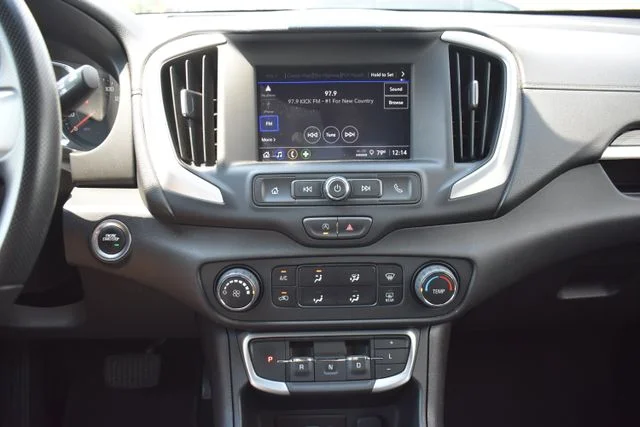 Used 2024 White GMC SLE image 25
