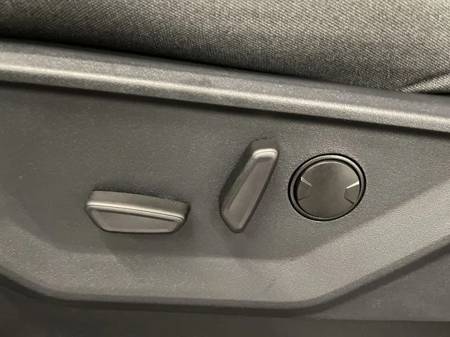 New 2026 Marsh Gray Ford XLT image 12