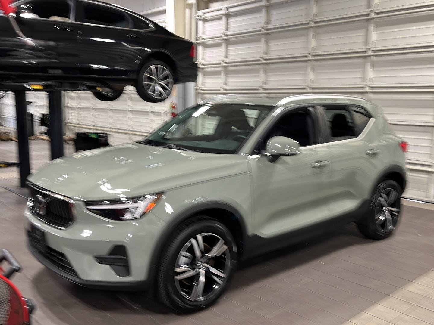 2025 Volvo XC40 Core Bright Theme