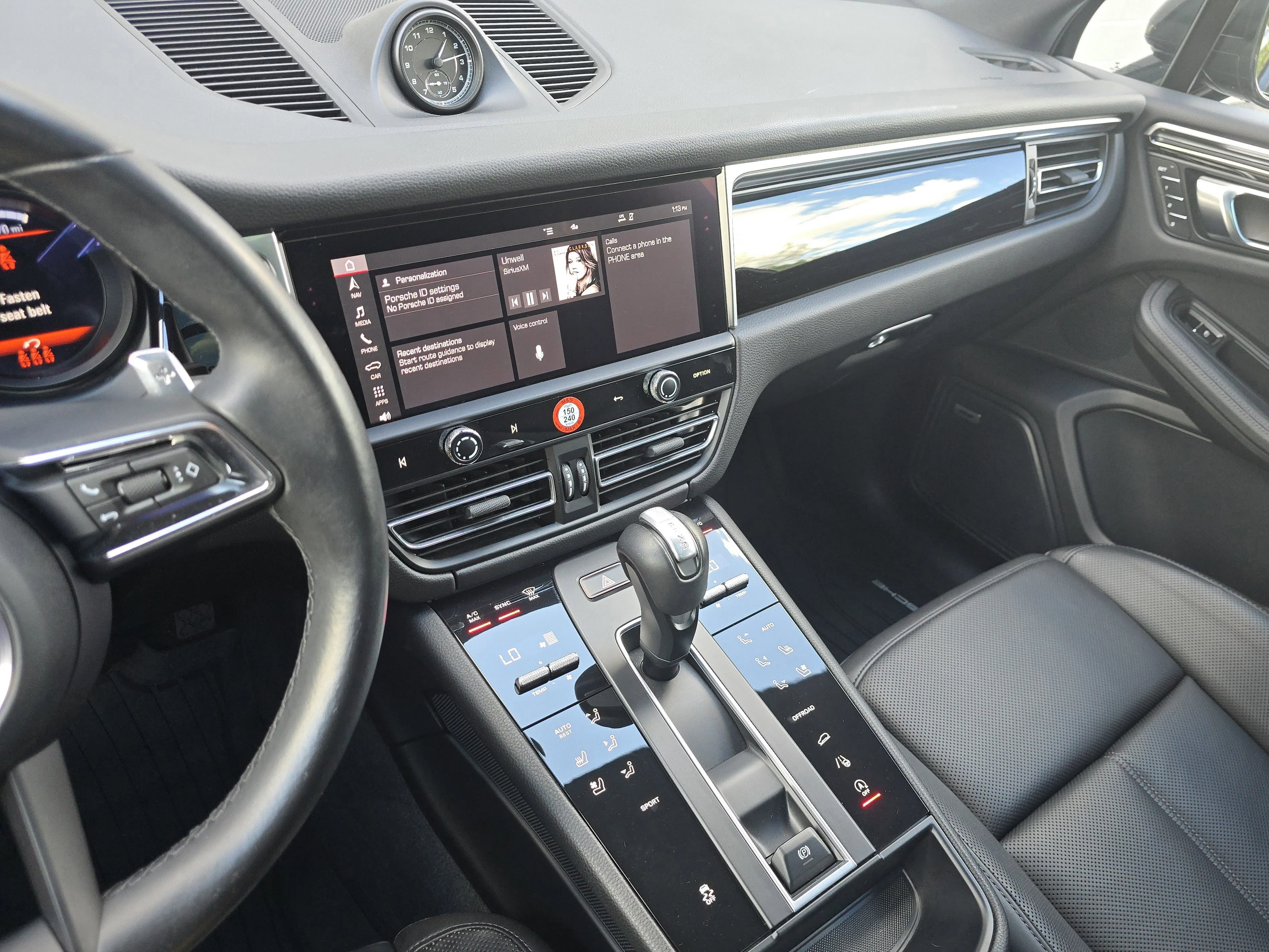 2025 Porsche Macan T - Photo 23
