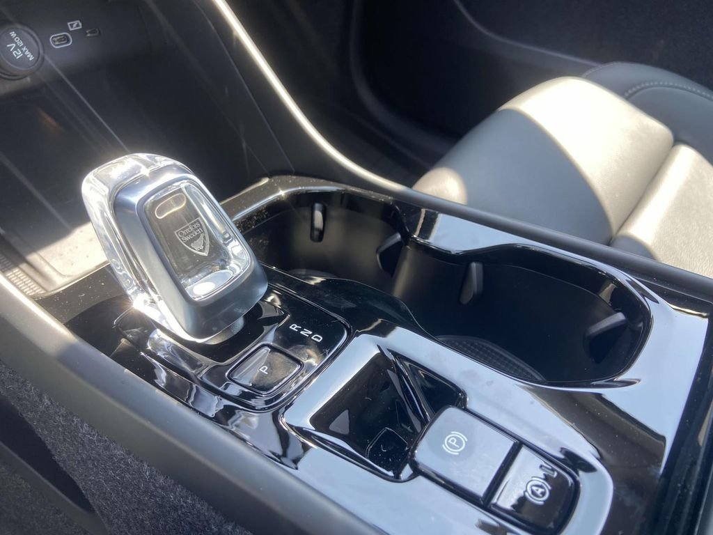 2026 Volvo XC40 Plus - Photo 13