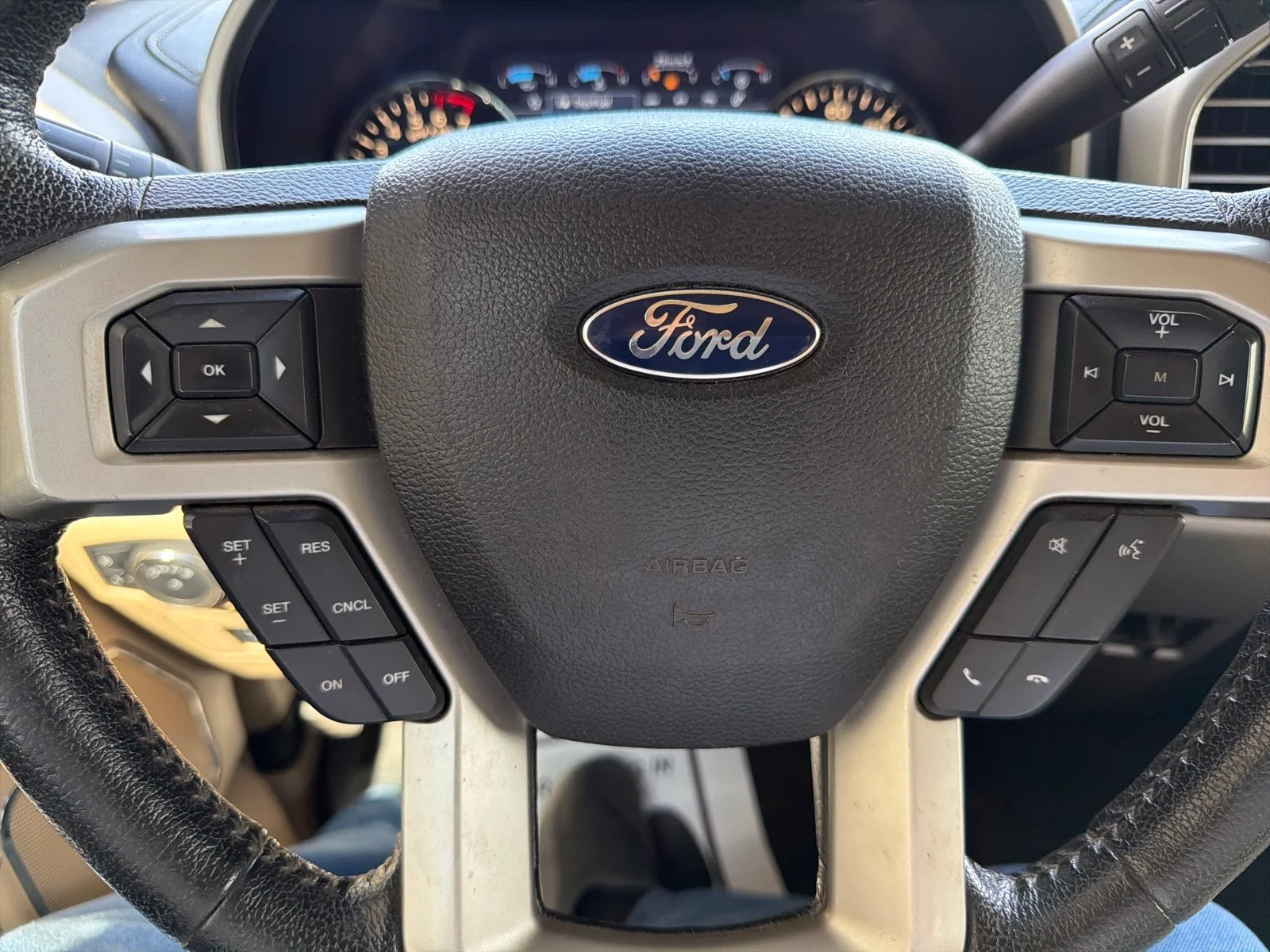 Used 2015 White Platinum Metallic Tri-Coat Ford Lariat image 26