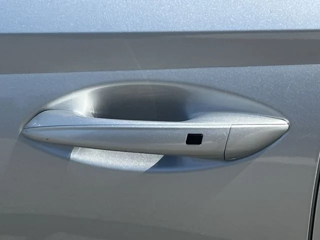 Used 2025 Silver Hyundai SEL image 40