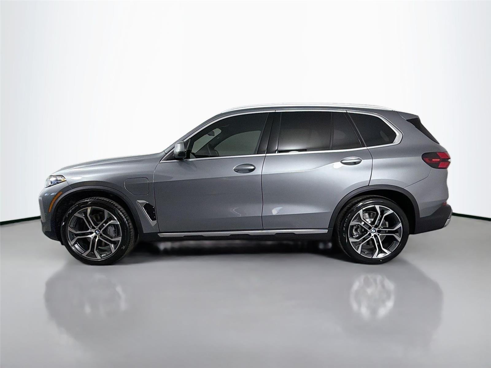New 2026 Skyscraper Grey Metallic BMW xDrive50e image 15