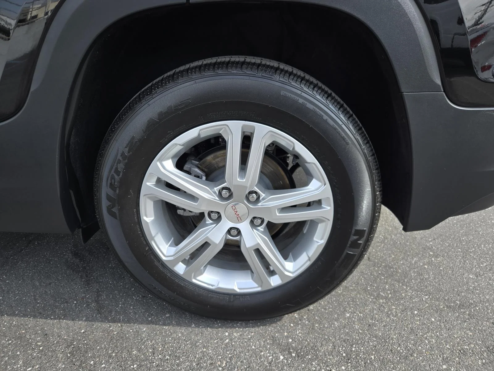 Used 2019 Ebony Twilight Metallic GMC FWD 4dr SLE image 36