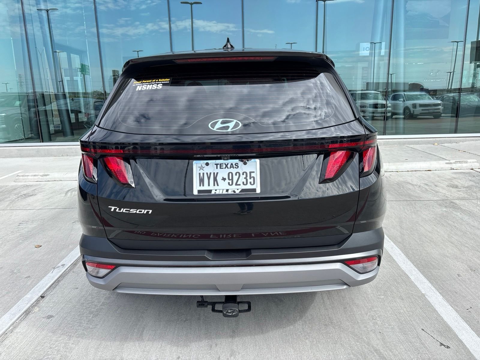 Certified Used 2025 Phantom Black Hyundai SE image 5