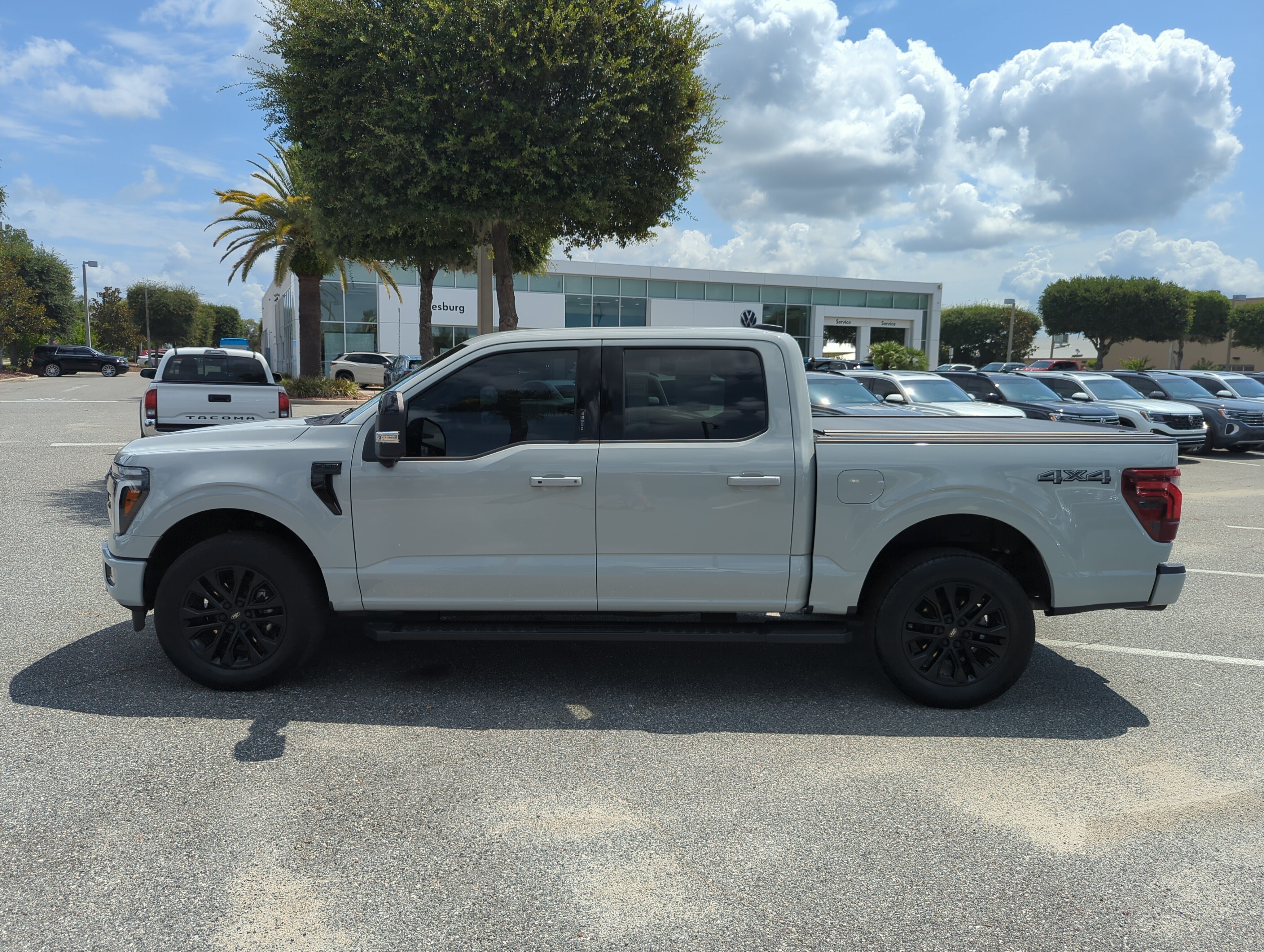 Used 2024 Avalanche Ford LARIAT image 9