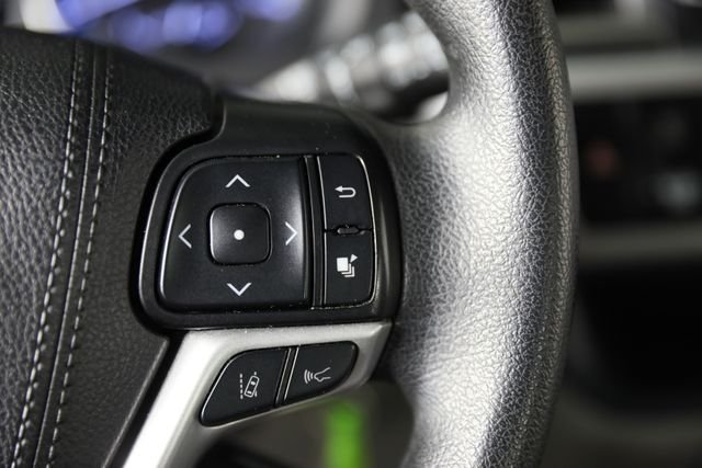 2019 Toyota Highlander LE - Photo 6