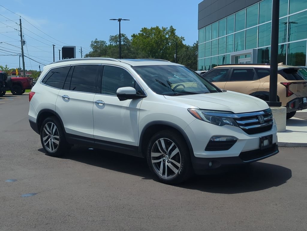 Used 2017  Honda Touring image 9