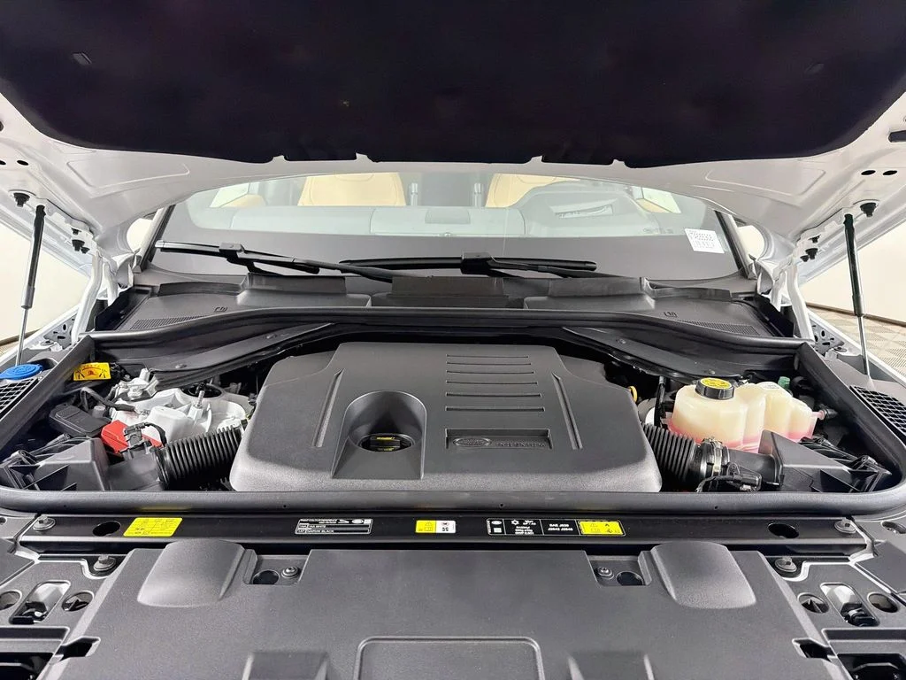 New 2026 Fuji White Land Rover Dynamic SE image 32