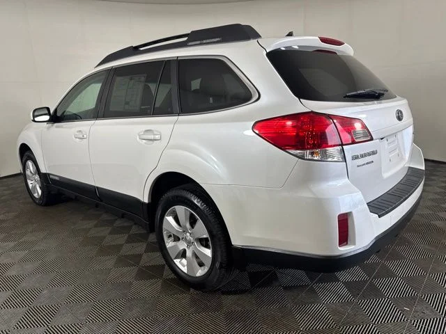 Used 2011 Satin White Pearl Subaru 2.5i image 6