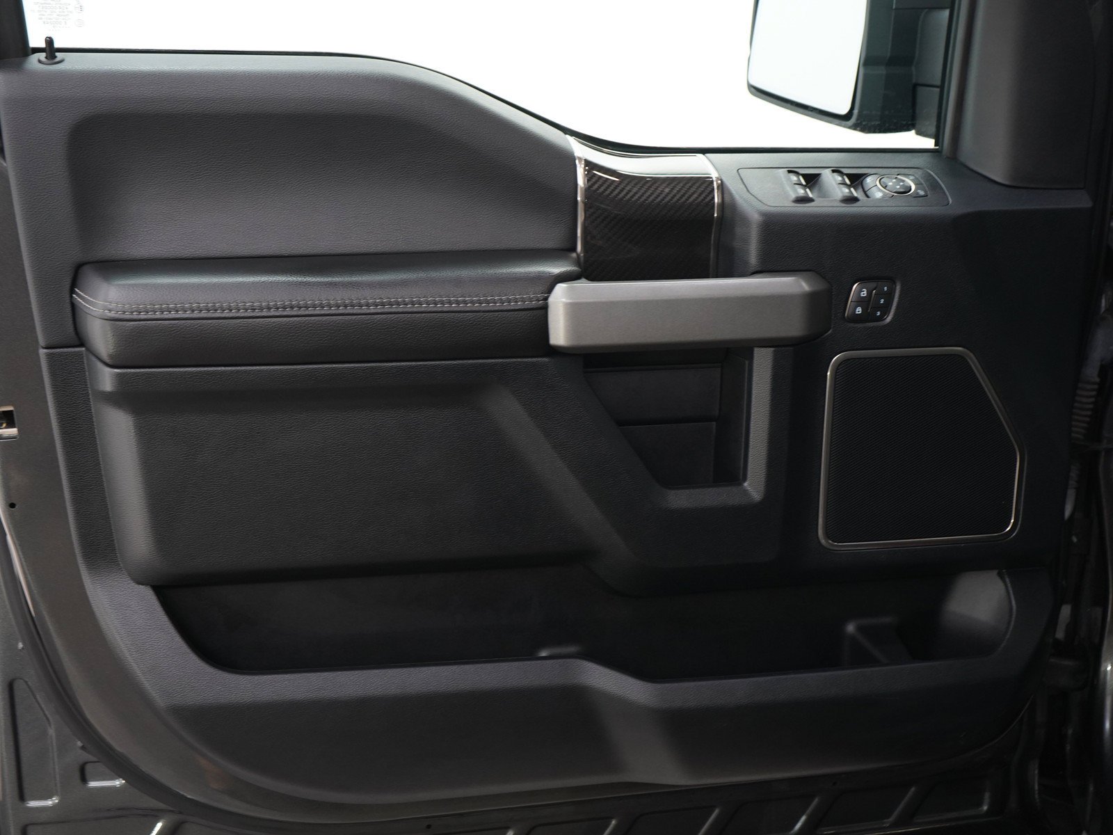 Used 2019 Magnetic Ford Raptor image 22