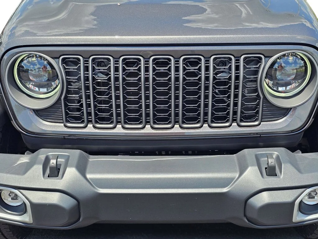 New 2026 Granite Crystal Metallic Clear-Coat Exterior Paint Jeep Sport S image 3