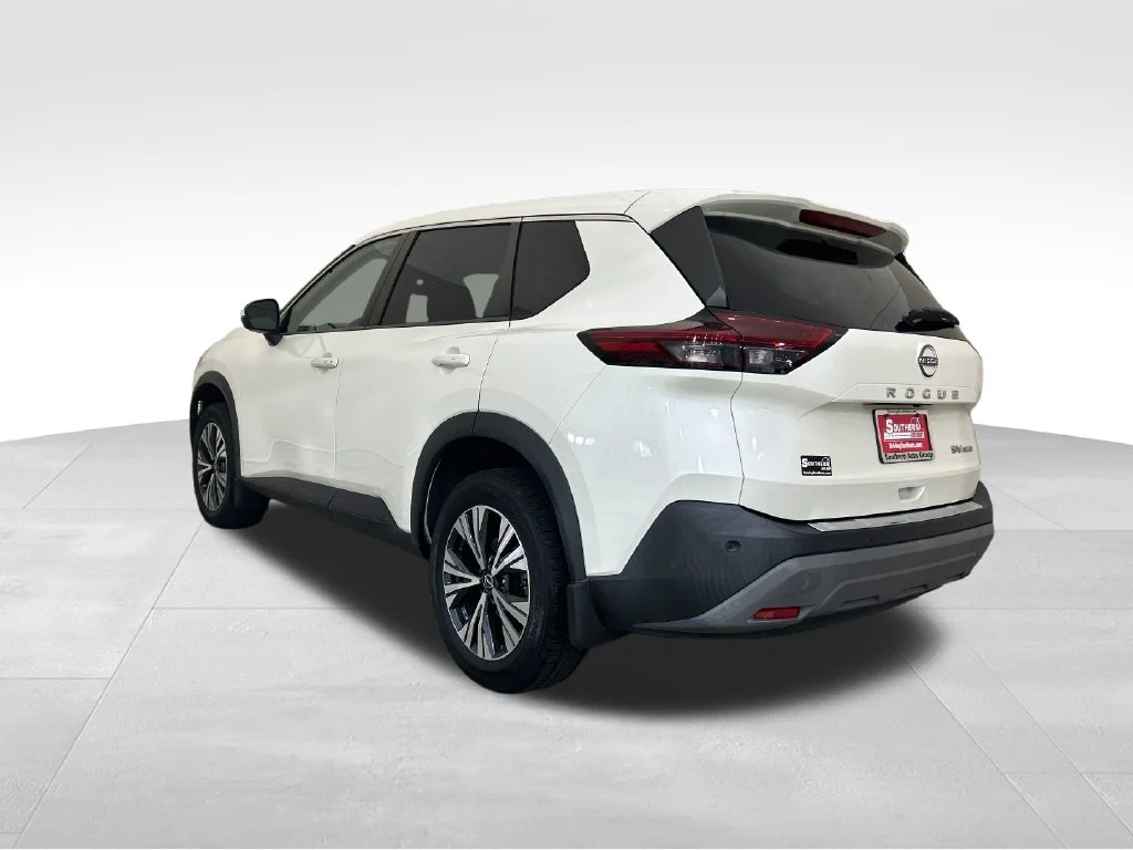 Used 2022 White Nissan SV image 3