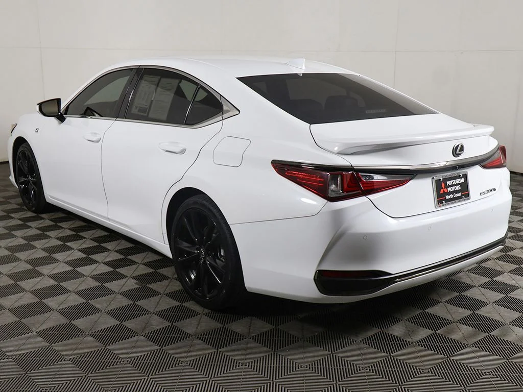 Used 2023 White Lexus 300h image 10