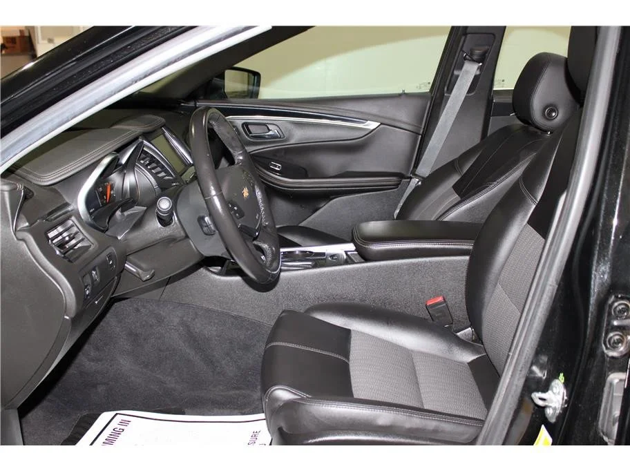 Used 2019 Mosaic Black Metallic Chevrolet LT image 10