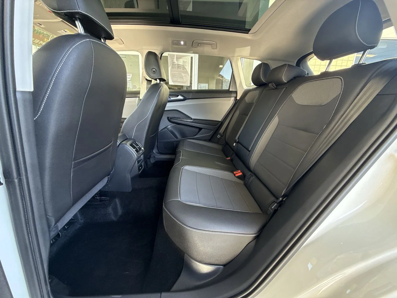 Used 2024 Pure White Volkswagen SE w/ Sunroof image 25