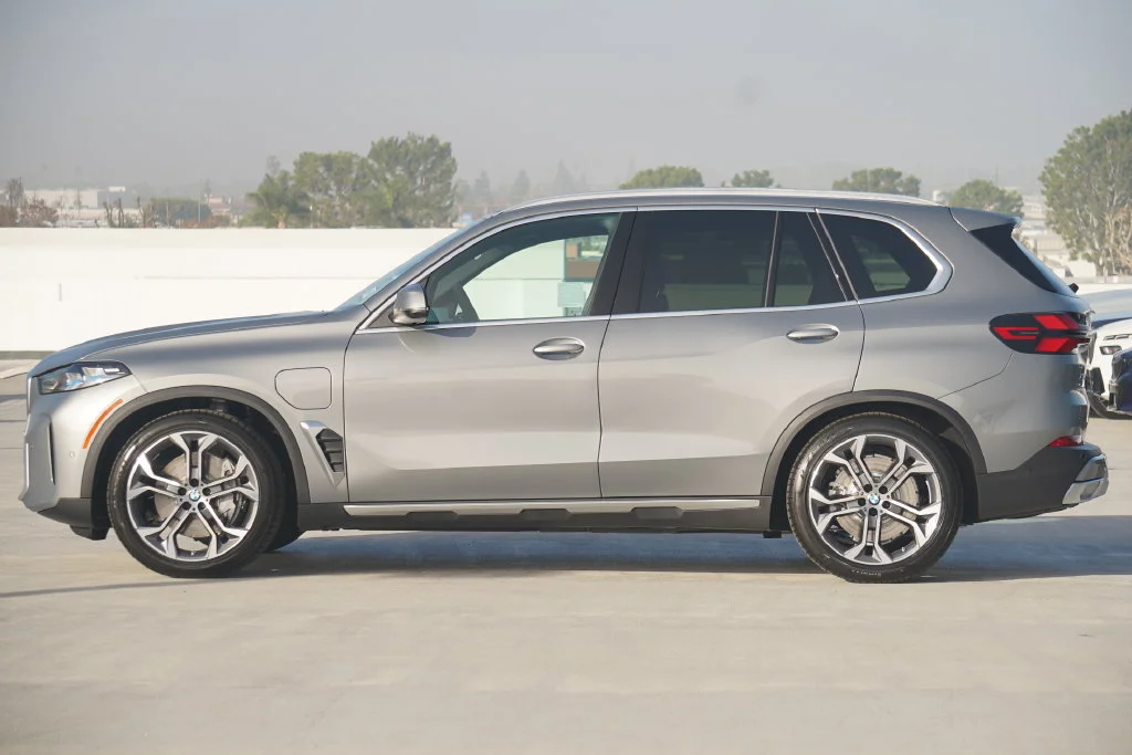 Used 2026 Gray BMW xDrive50e image 4