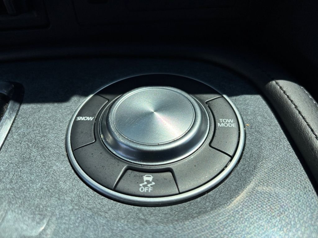 Used 2022 White Nissan SL image 37