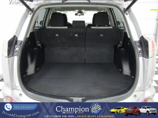 Used 2018 Silver Toyota XLE image 14
