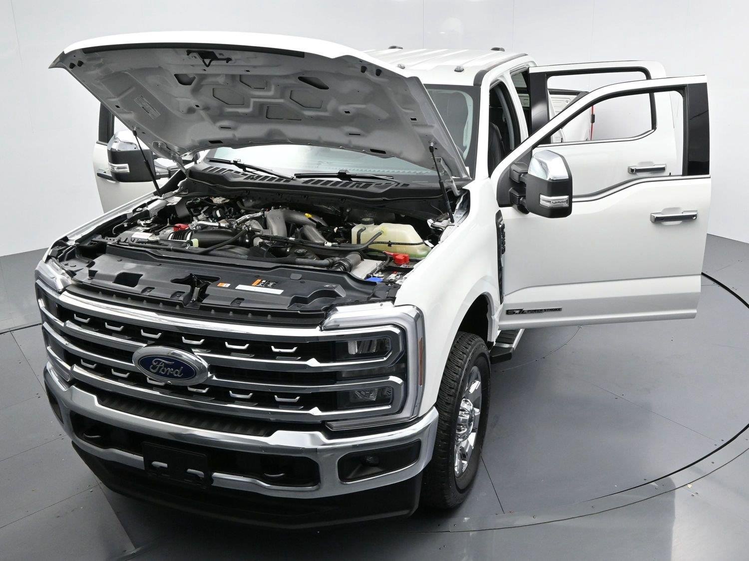 Used 2025 White Ford XL image 43