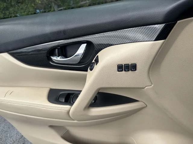 Used 2019 Blue Nissan SL image 29