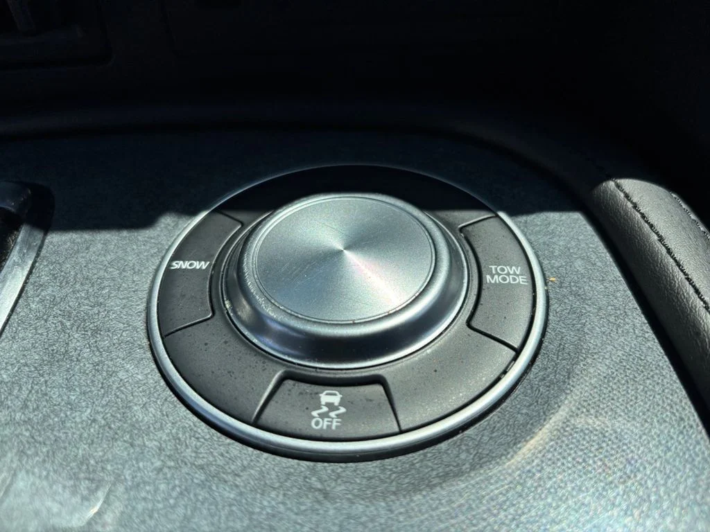 Used 2022 White Nissan SL image 37