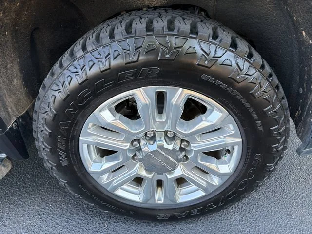 Used 2021 WHITE FROST TRICOAT GMC Denali image 12