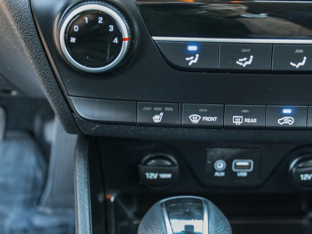 Used 2019 Dusk Blue Hyundai Value image 19