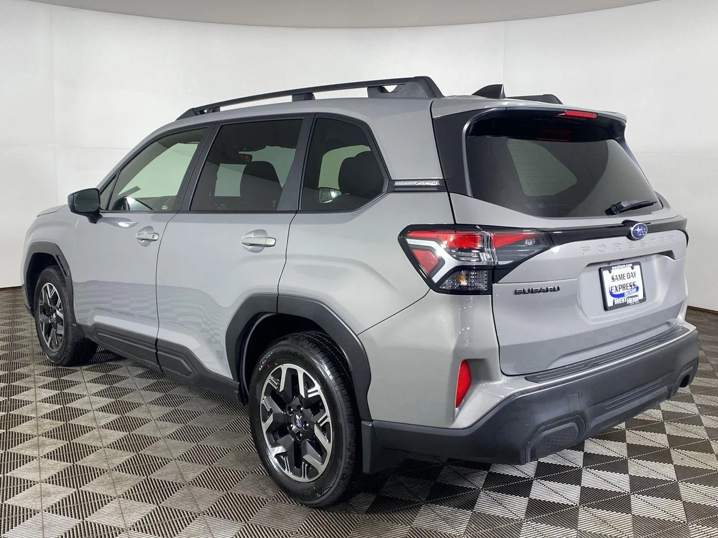 Used 2025 River Rock Pearl Subaru Premium image 9