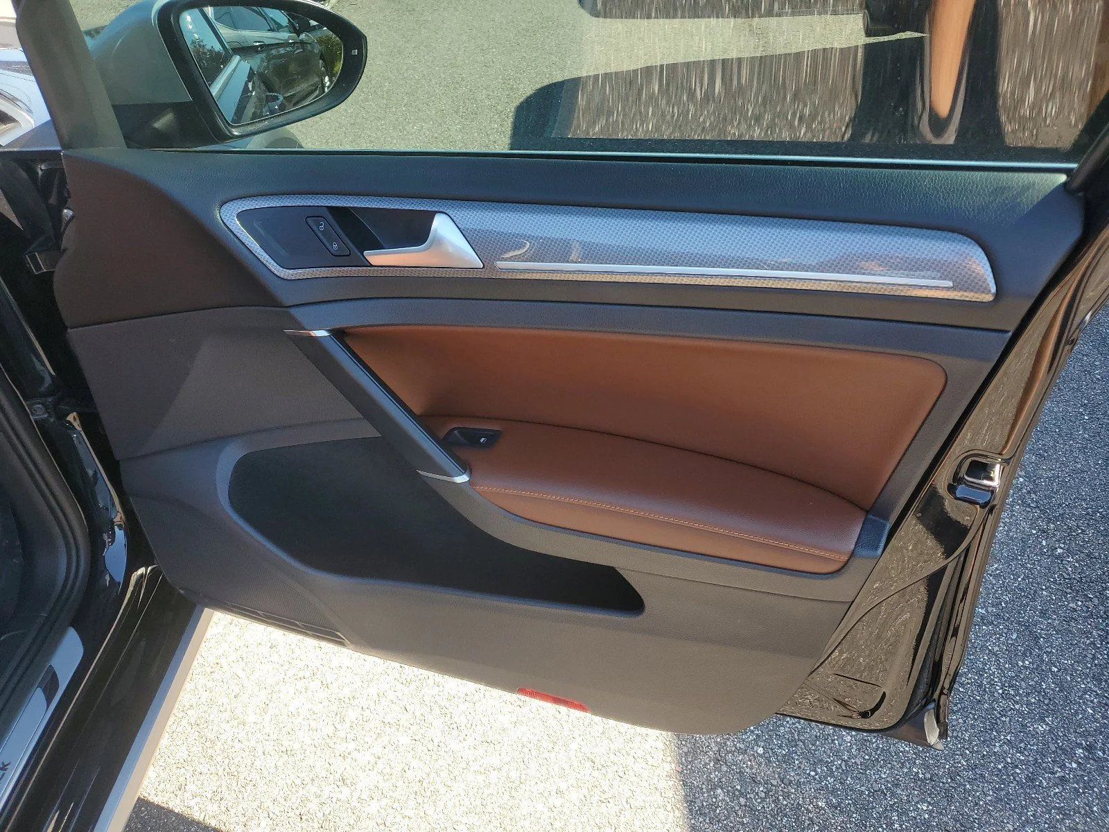 Used 2019  Volkswagen S image 29