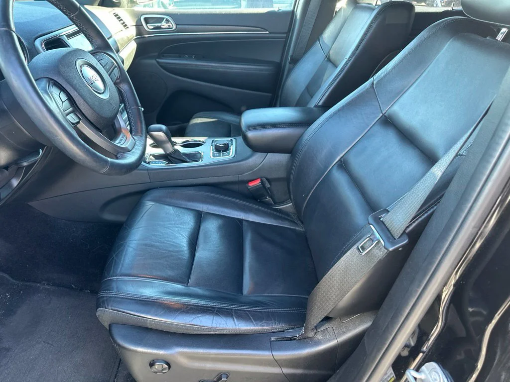 Used 2018 Diamond Black Jeep Limited image 8