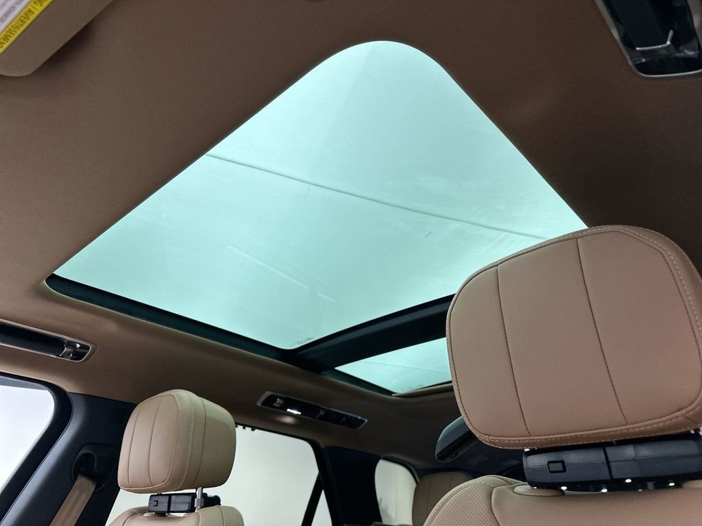 New 2026 Ostuni Pearl White Land Rover SE image 11