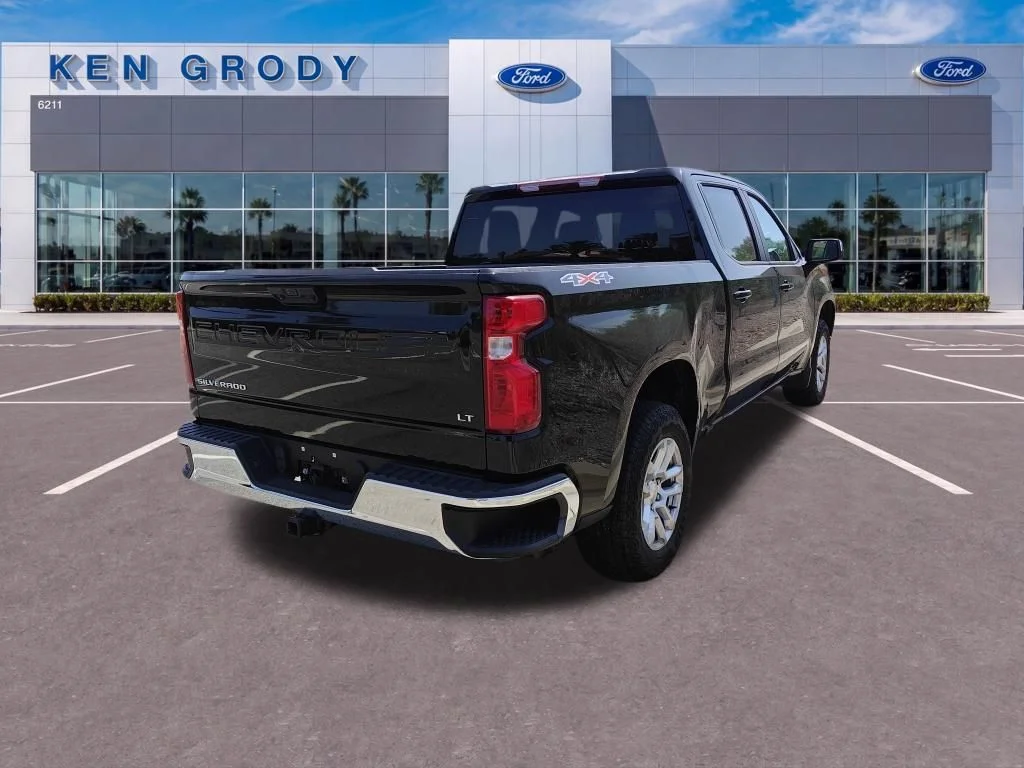 Used 2022 Black Chevrolet LT image 3