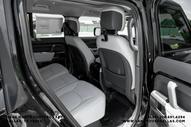 New 2026 Santorini Black Land Rover S image 42