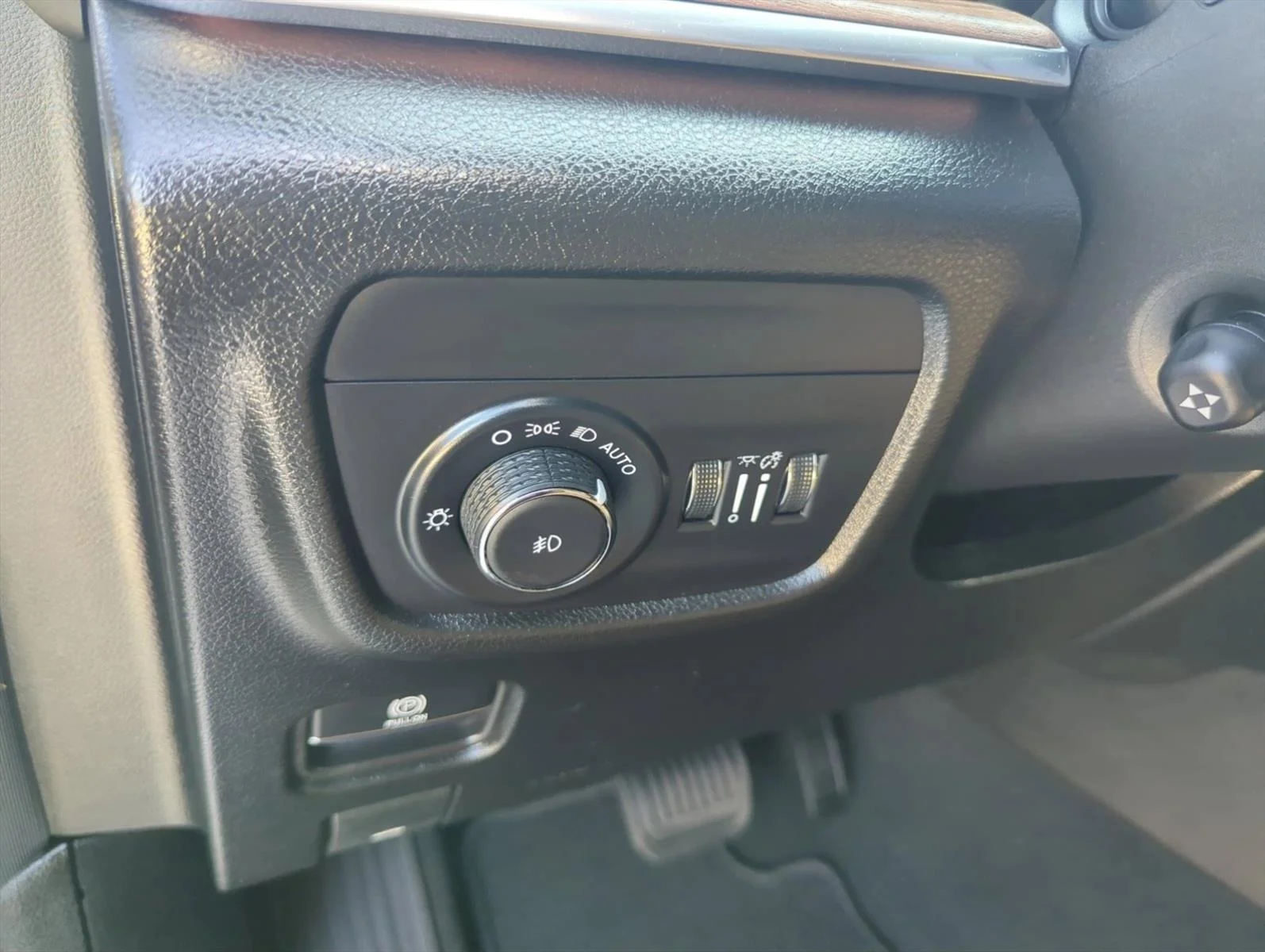 Used 2025 Bright White Clearcoat Jeep Summit image 22