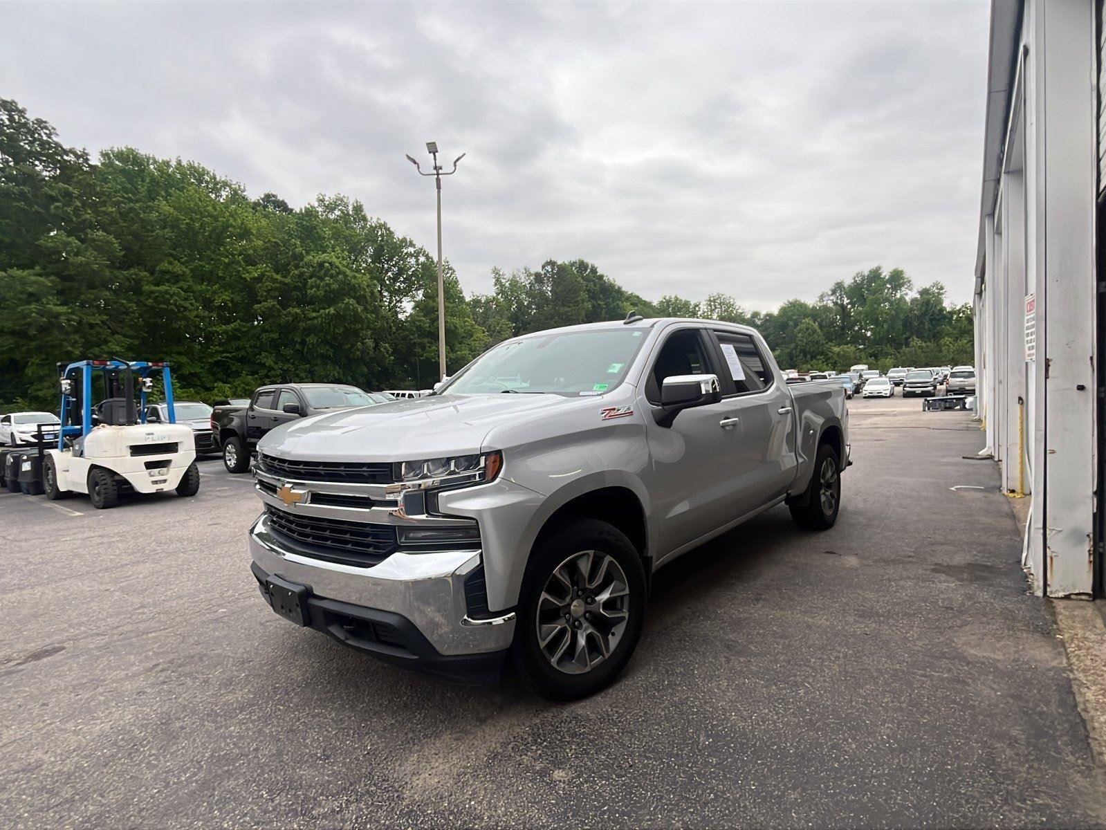2019 Chevrolet Silverado 1500 LT 4X4 Crew Cab Short Box's photo