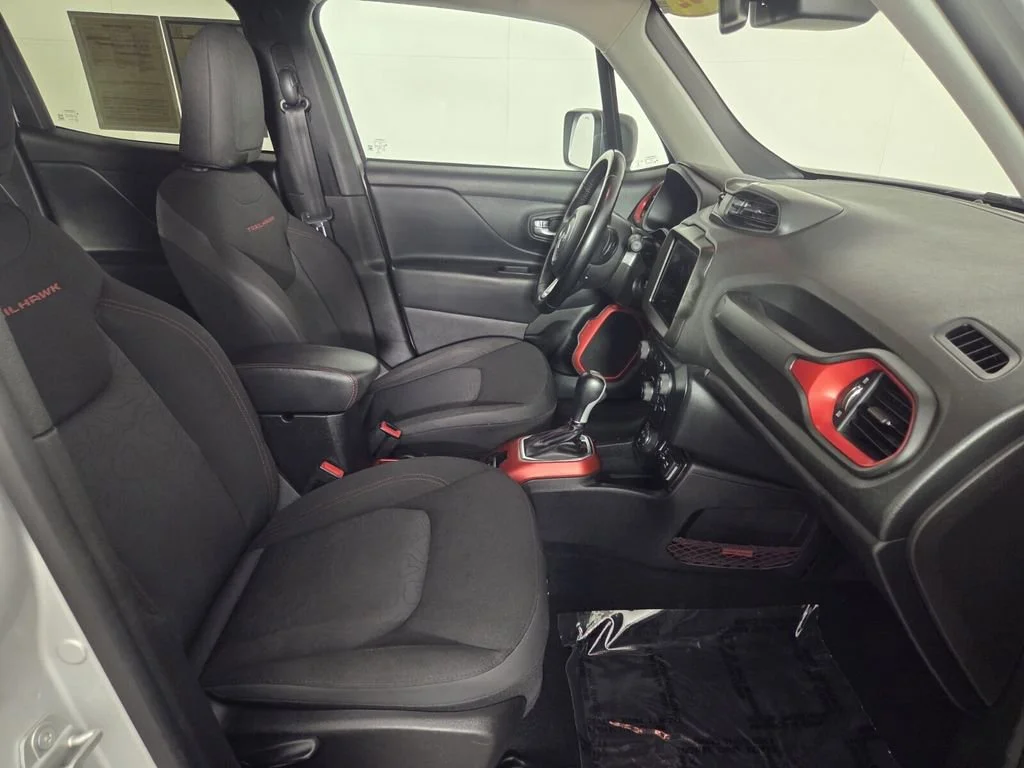 Used 2020 Glacier Metallic Clearcoat Jeep Trailhawk image 33