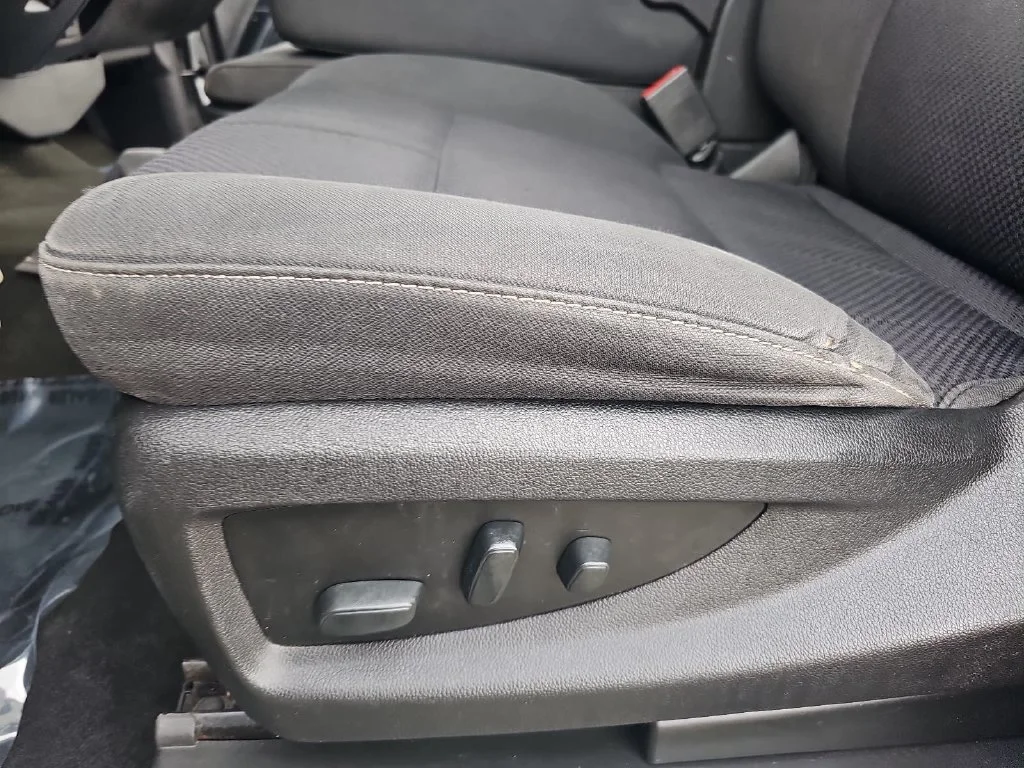 Used 2018 Silver Chevrolet LT image 27