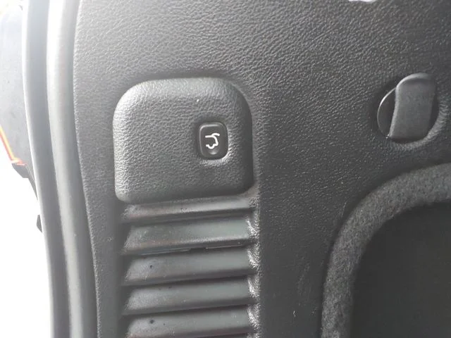 Used 2018 Billet Silver Metallic Jeep Altitude image 29