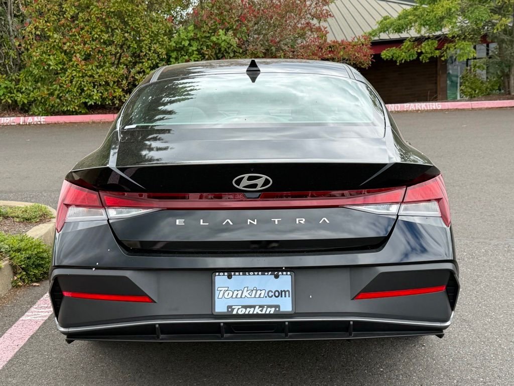 Used 2024 Abyss Black Hyundai SE image 6