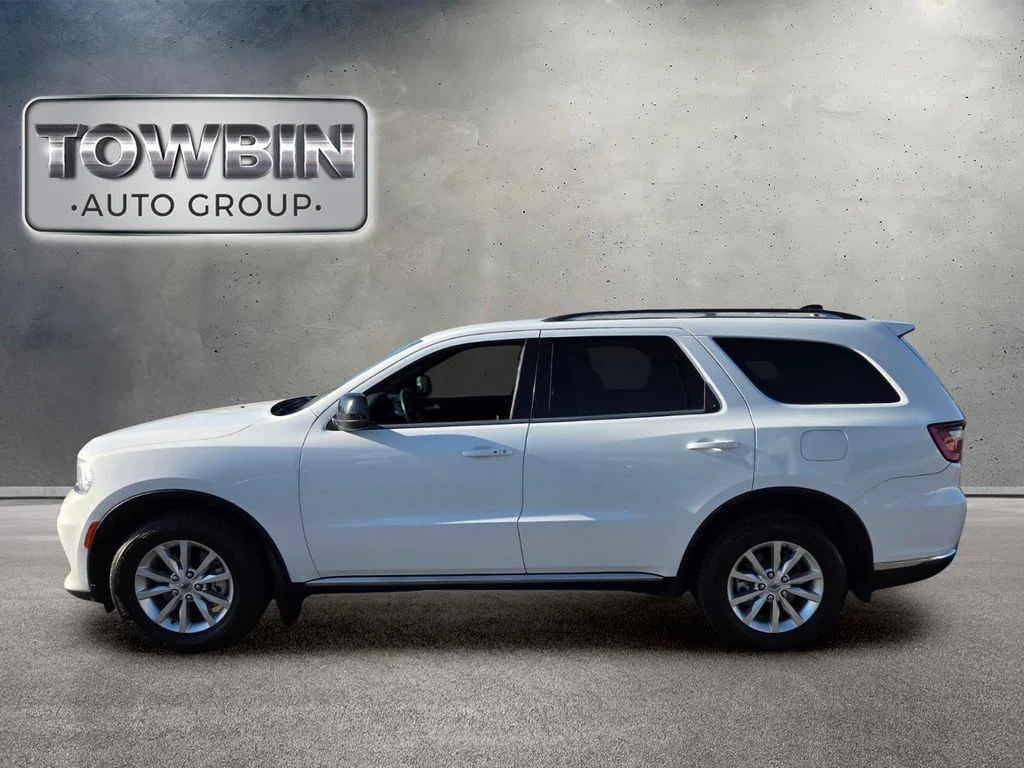 Used 2023 White Dodge SXT image 7