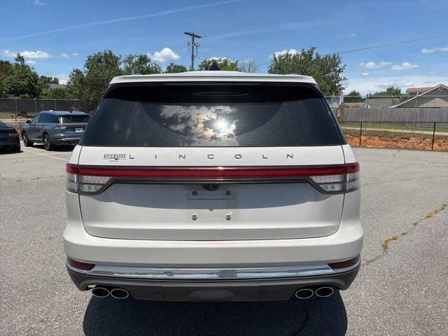 Used 2025 White Lincoln Reserve image 4