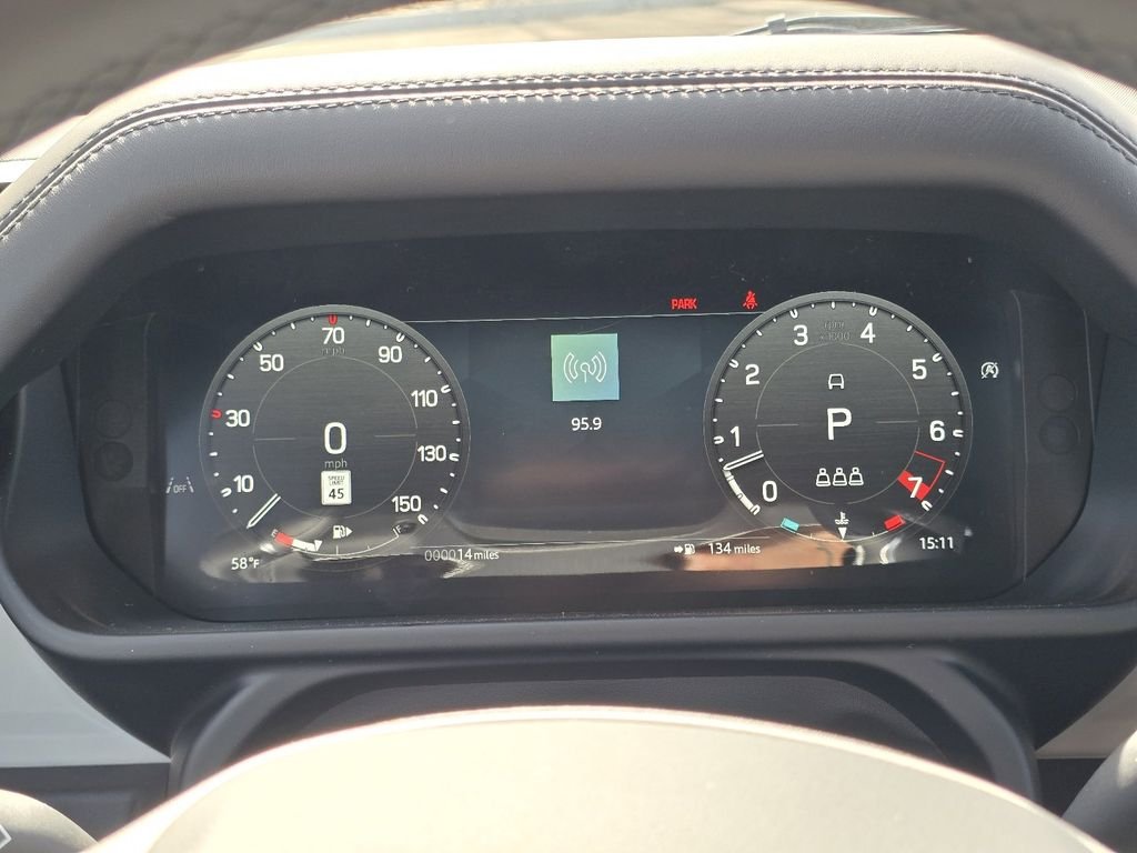 New 2026 Fuji White Land Rover X-Dynamic se image 38