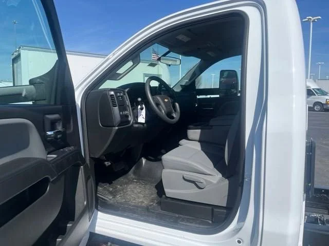 New 2024 Summit White Chevrolet Work Truck image 17
