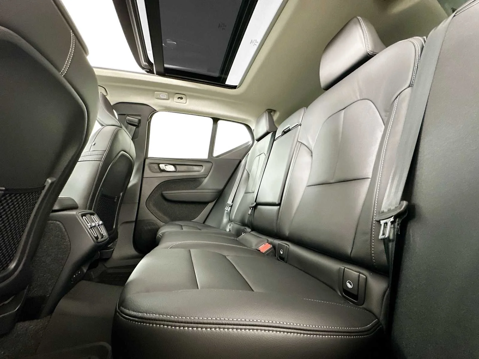 2025 Volvo XC40 Core - Photo 22